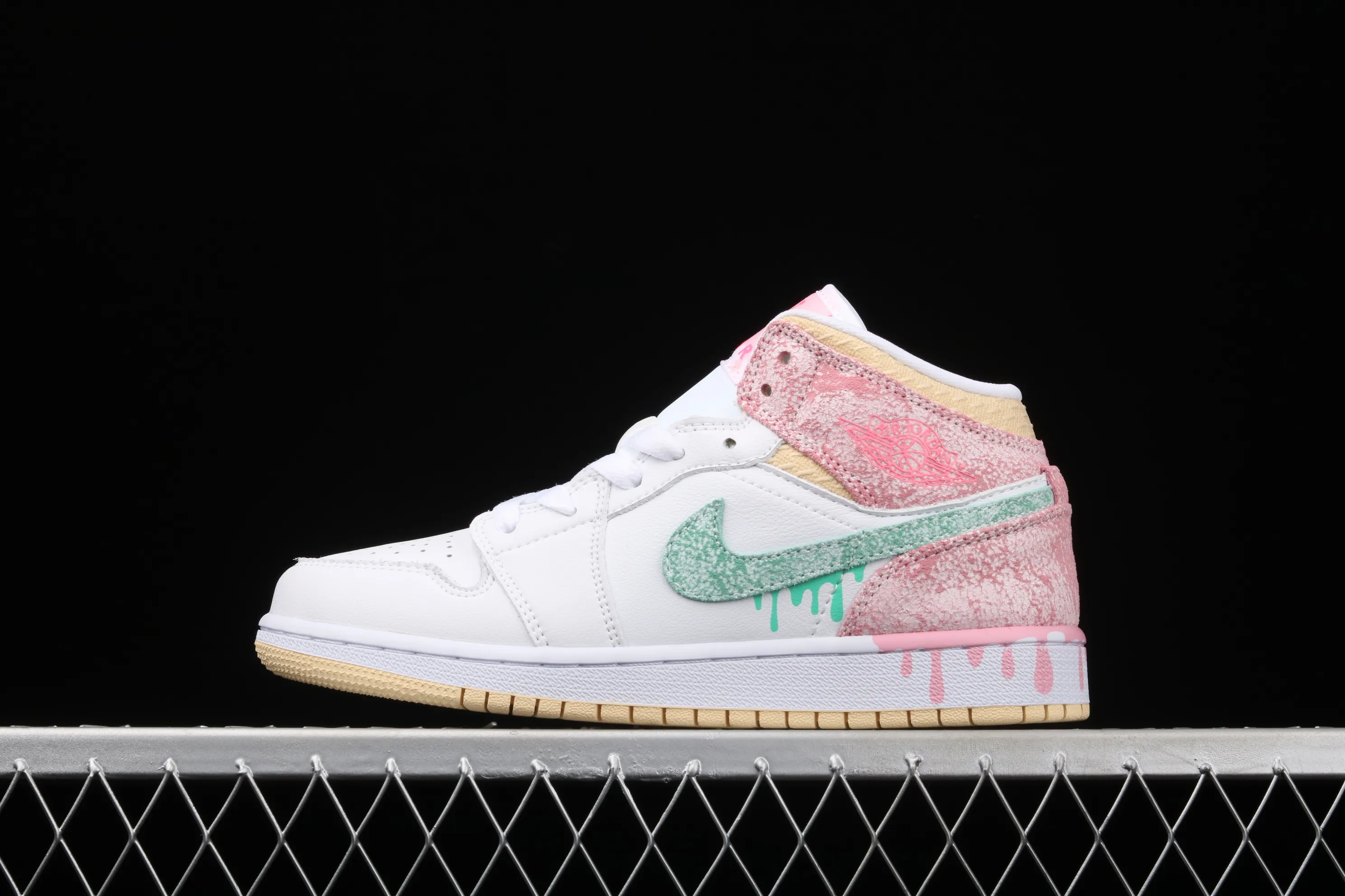 All categories Air Jordan Jordan series basketball shoes Air Jordan 1 Mid Air Jordan 1 Mid GS AJ1 Joe 1 Ice Cream Zhongbang Basketball Shoes DD1666-100